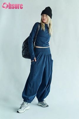女性 スポーツ 長袖 トップ親指穴 ストレート 軽量 透気 ランニング スポーツウェア 固体色 クロップ トップ ジョガーセット