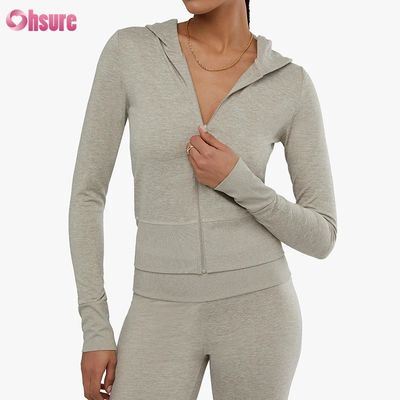 女性用カスタム高品質フィットネス クロップ アクティブ フルジップ ワークアウト ジャケット、ポケット付き
